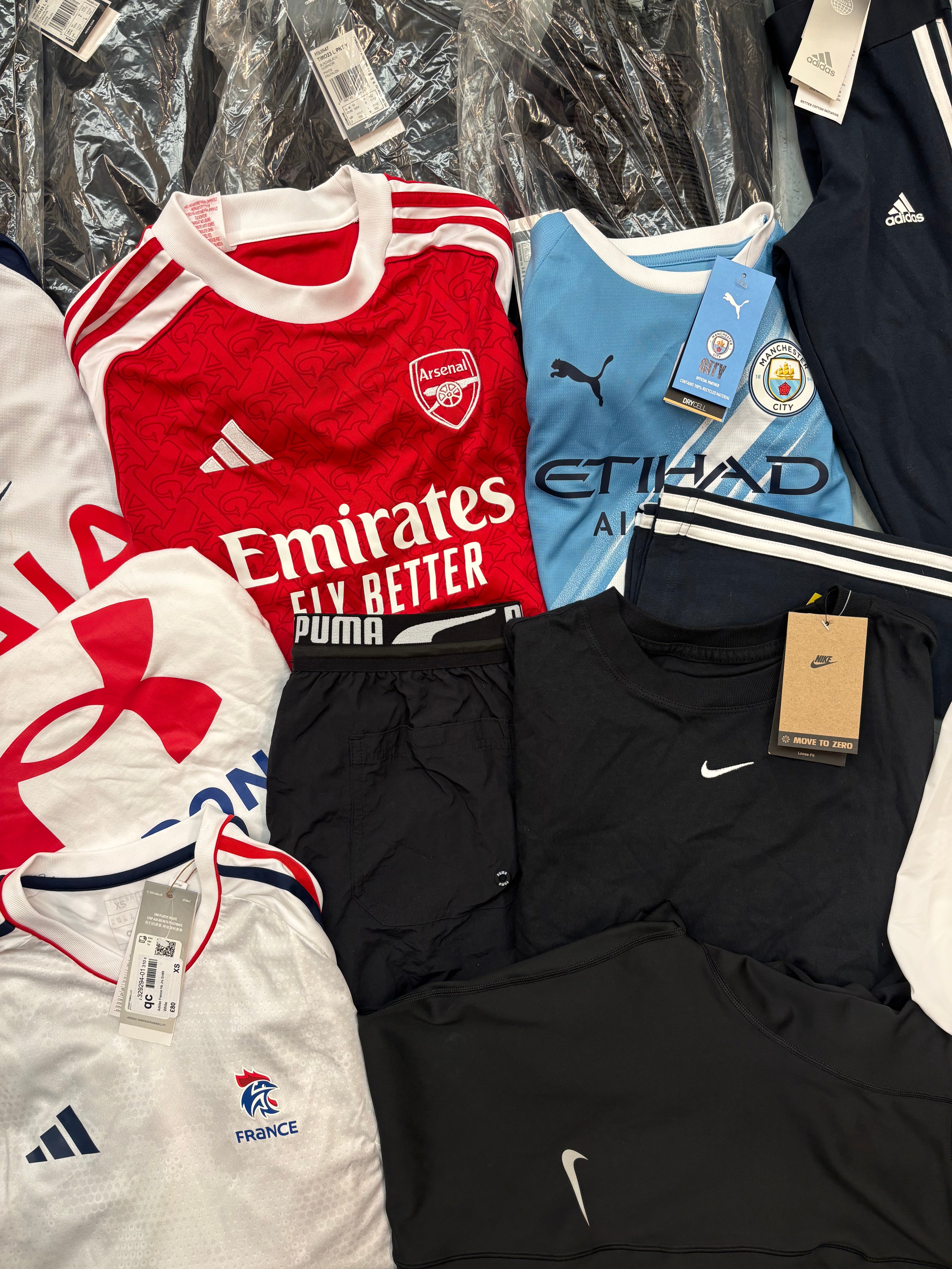£8.50 P/U MIXED SPORTSWEAR BUNDLES