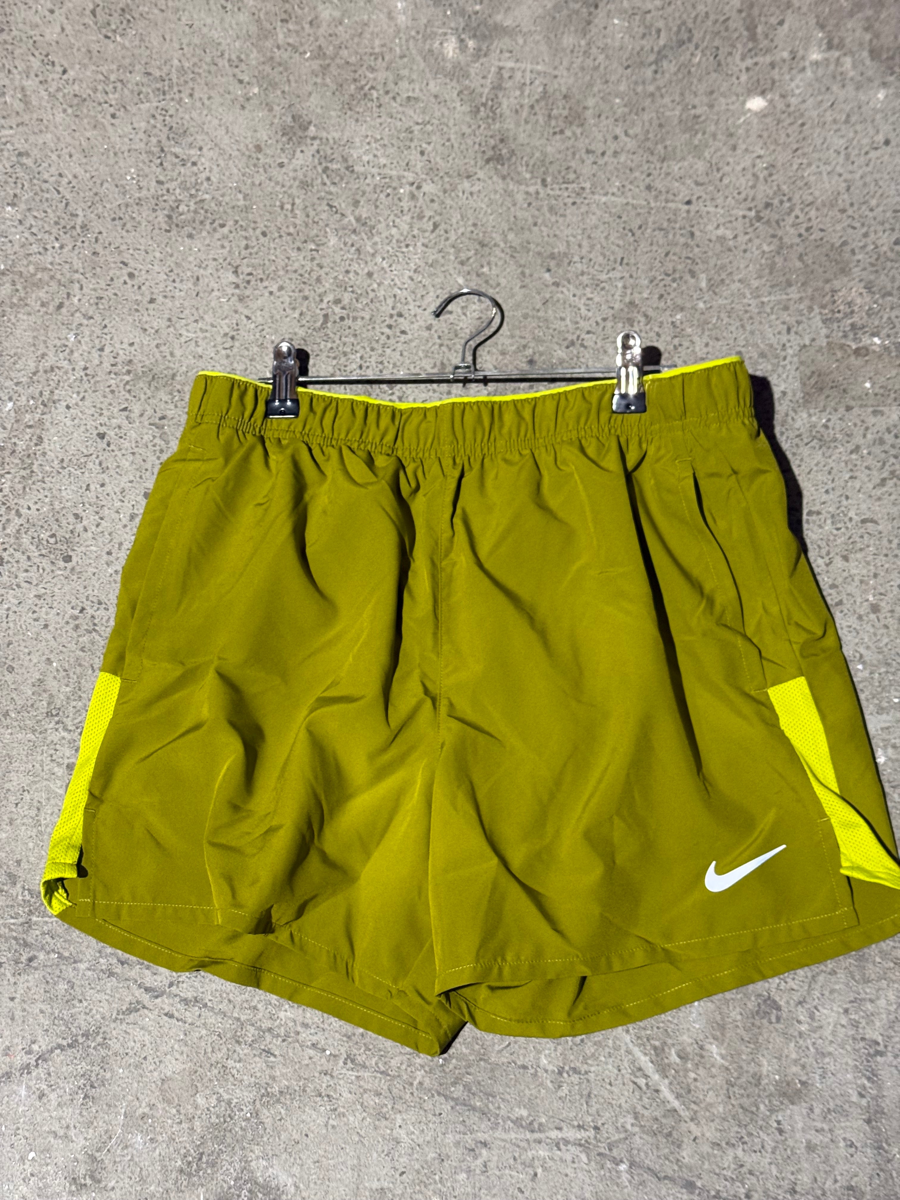 Nike 5” Moss Brief Challenger Shorts